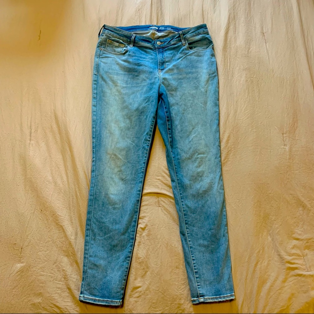 Old Navy Rockstar Built-In Sculpt Jegging